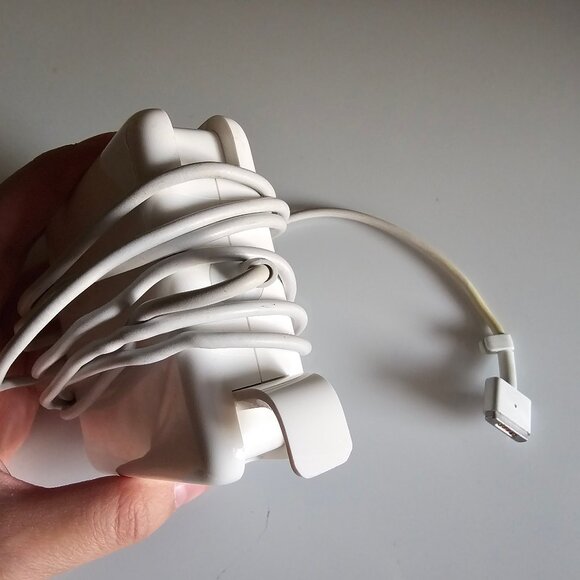 Macbook Pro 2015 15.4-in - 2.8 GHz Quad Core Intel i7 - 16 GB RAM - 1TB Storage - Picture 10 of 13